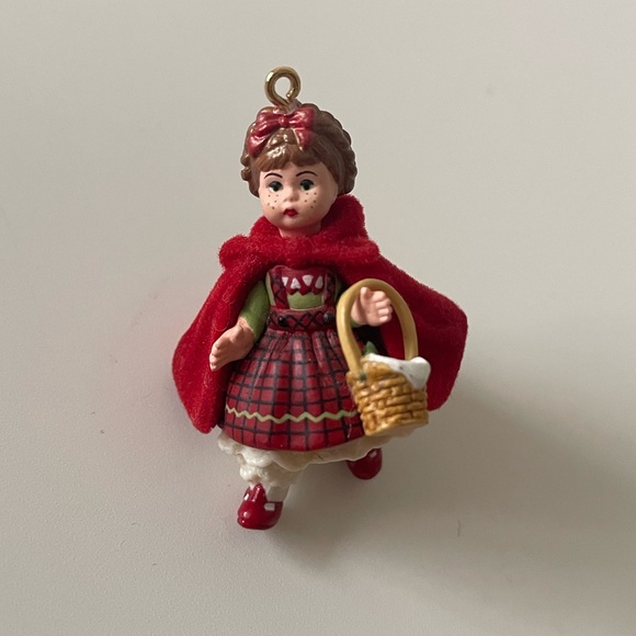 Hallmark Keepsake Ornament - Madame Alexander Classic Red Riding Hood - Picture 2 of 6